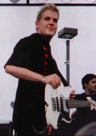 paulplayin.gif